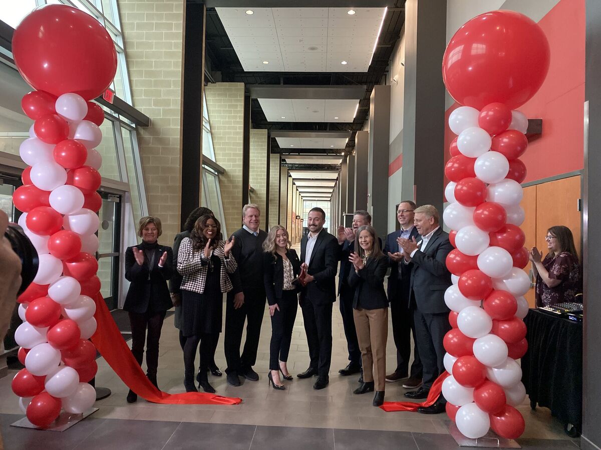 Group cutting ribbon